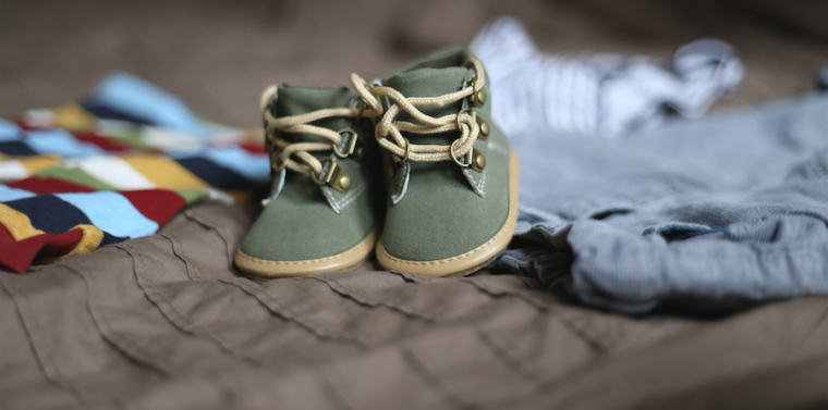 Parentalite-chaussures-enfant-910x448-cc